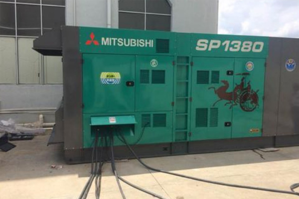 福贡为什么有些柴油发电机组的输出电压可以调节？