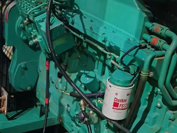 福贡如何确定新的发电机组控制系统是否与原系统兼容？